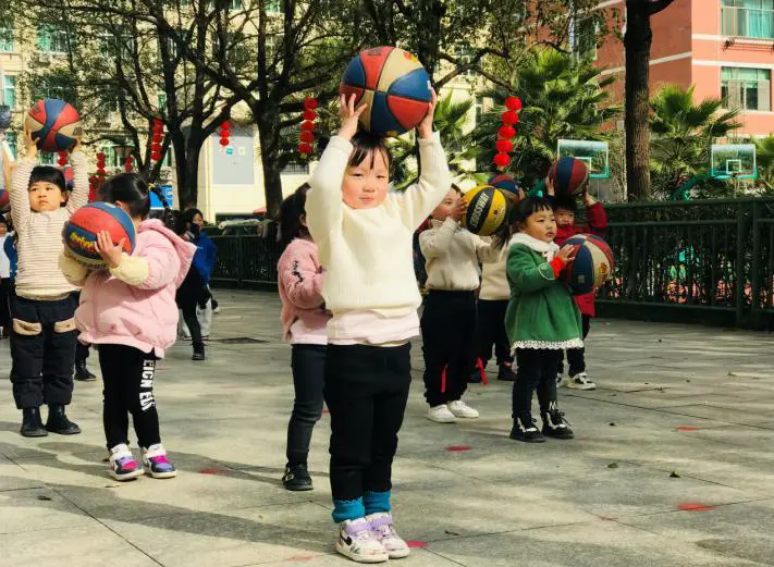篮球封闭训练中的体能提升方案_1